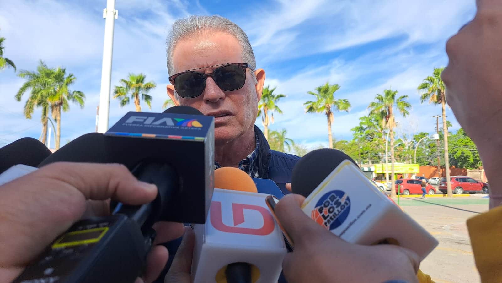 Genero García Castro, secretario del Ayuntamiento de Ahome, en entrevista con medios de comunicación