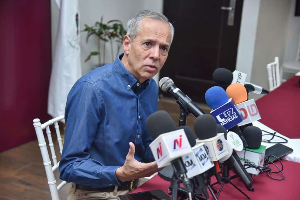 Gerardo Vargas Landeros, alcalde de Ahome, en rueda de prensa