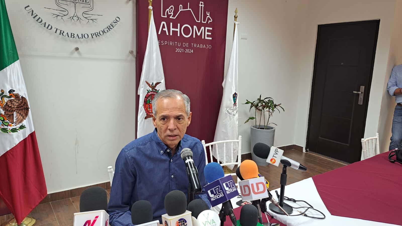 Gerardo Vargas Landeros en conferencia de prensa en Ahome