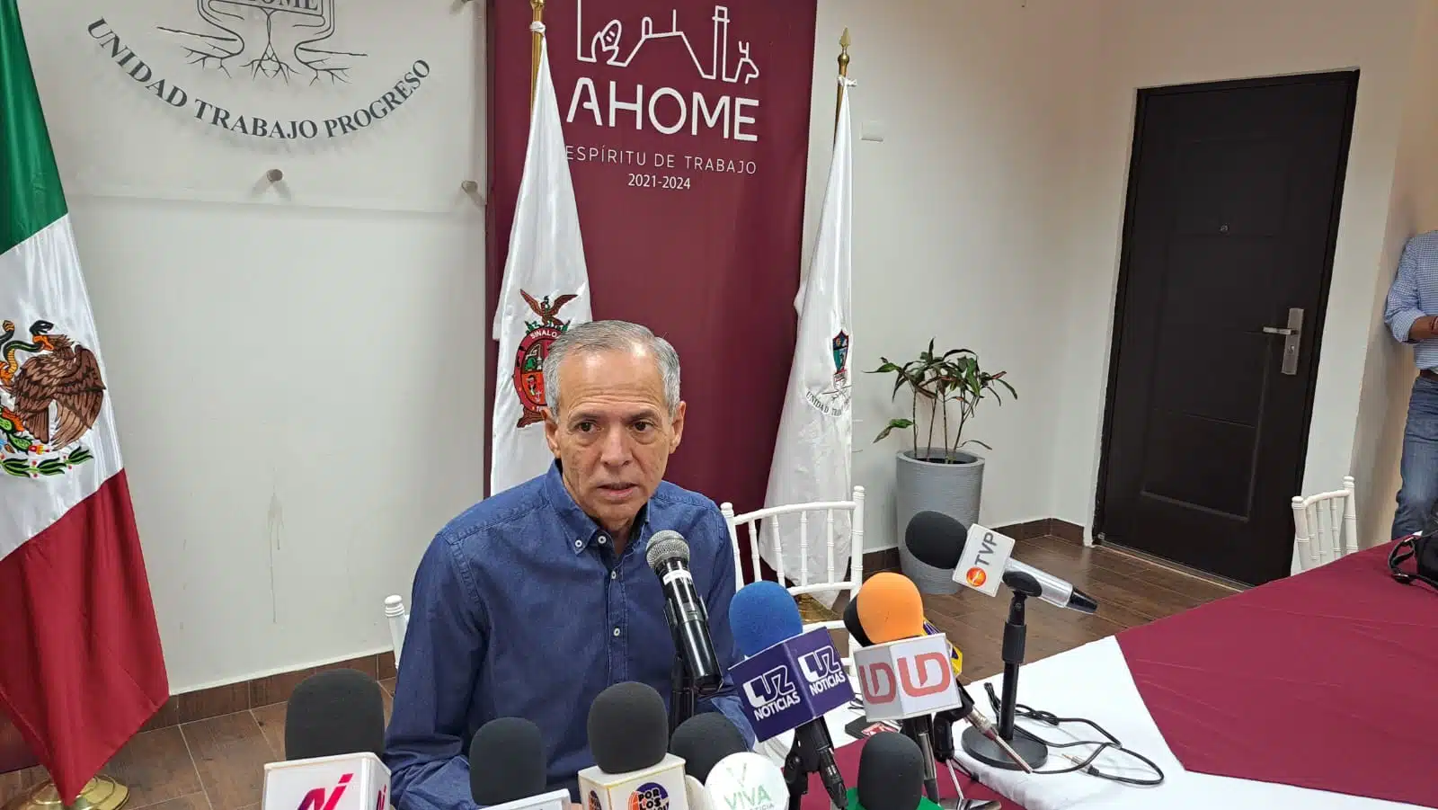 Gerardo Vargas Landeros en conferencia de prensa en Ahome