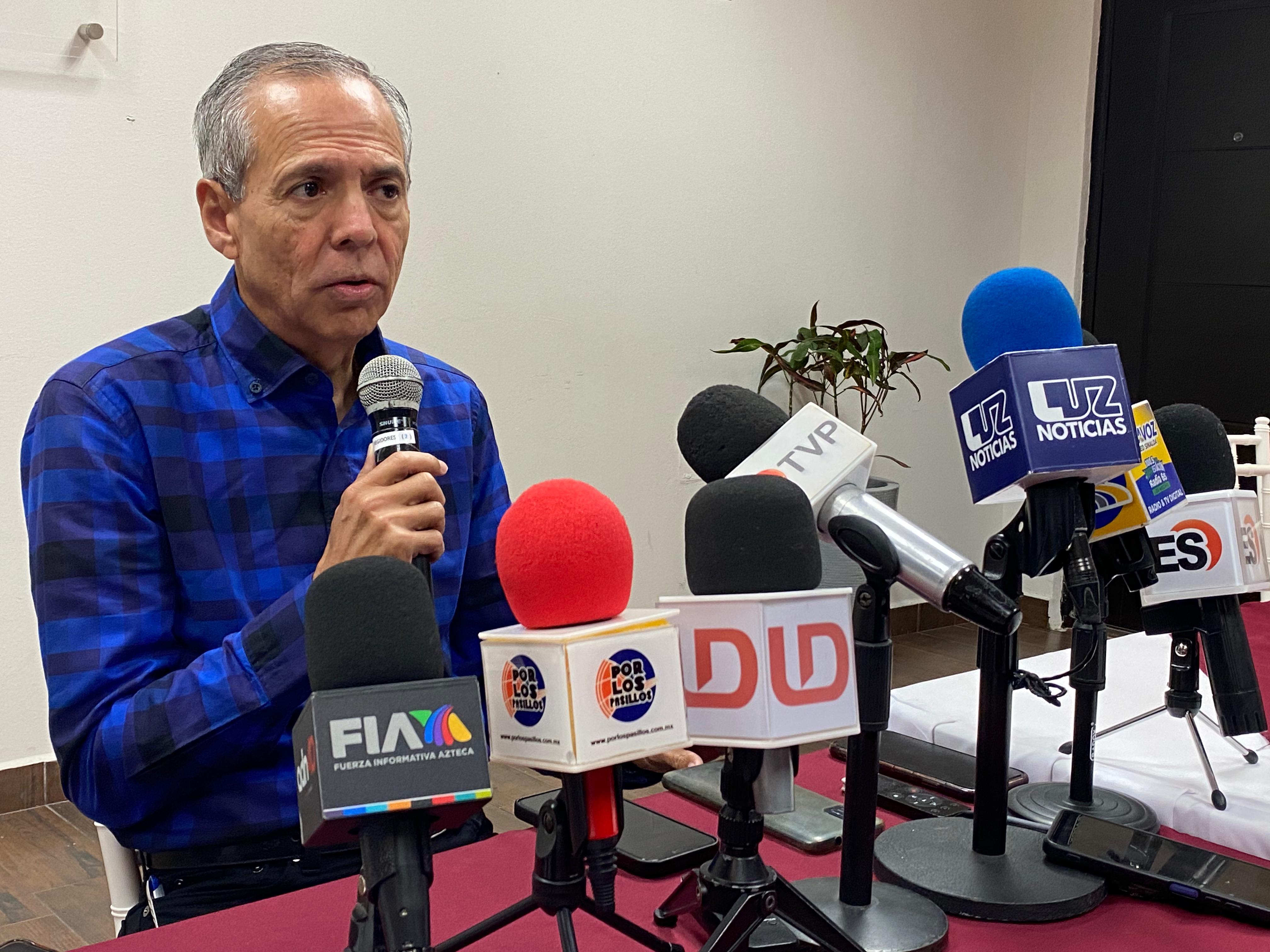 Gerardo Vargas Landeros en rueda de prensa con medios