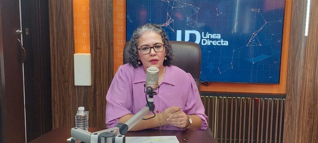 Graciela Domínguez Nava en el estudio de Línea Directa