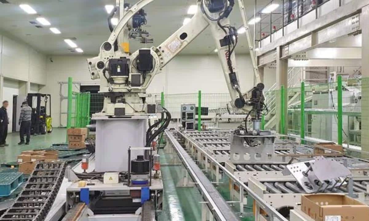 Hombre murió aplastado luego que un robot industrial lo confundió con una caja