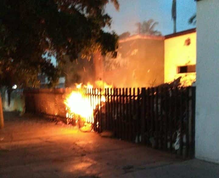 Casa incendiándose