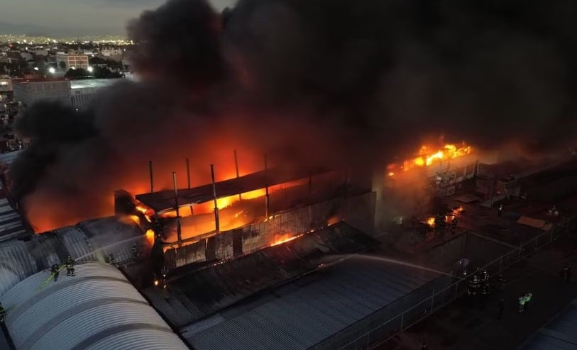 Incendio en bodega de CDMX suma 4 horas