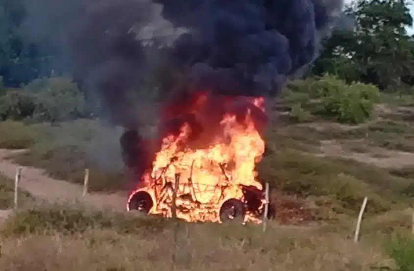 El Raizer se incendió detrás de los medanos de playa Las Glorias.