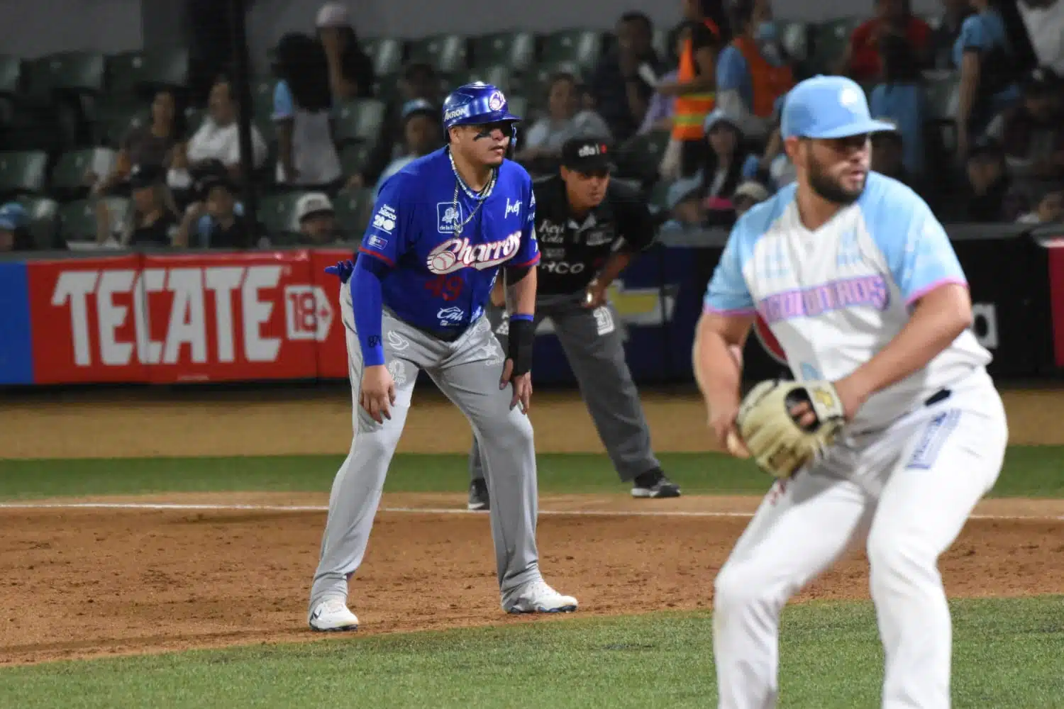 Jorge Pérez lució en su debut en la loma de los disparos, lanzando 5 innings en blanco de un solo hit