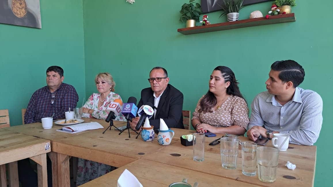 José Juan Rendón Gómez enrueda de prensa.