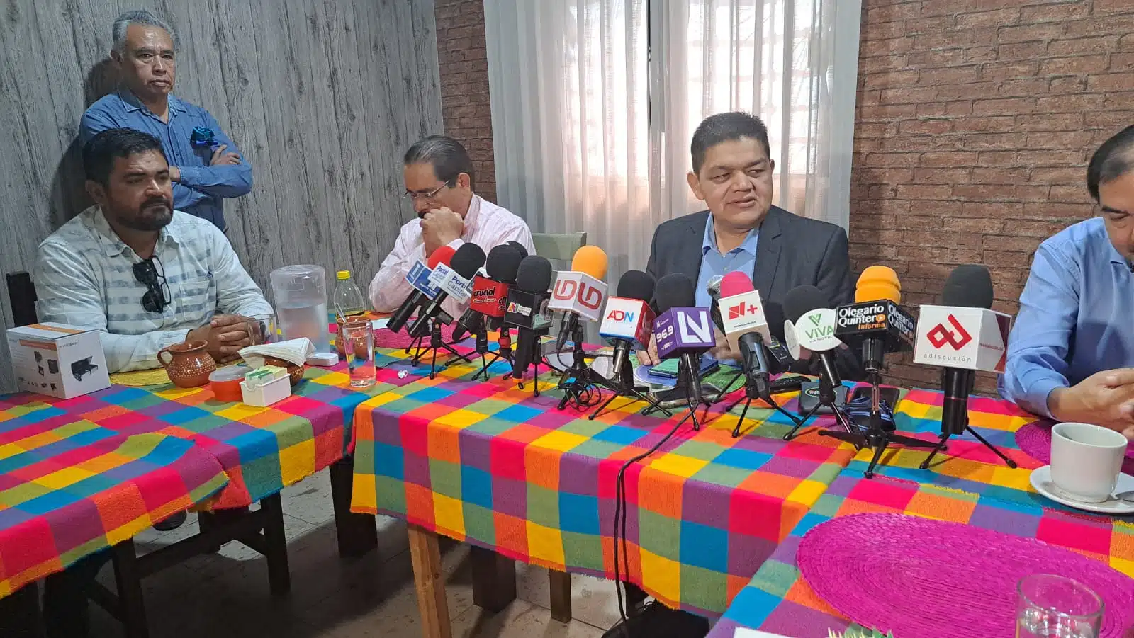 Julio César Silvas Inzunza y empresarios con medios de comunicación en Culiacán