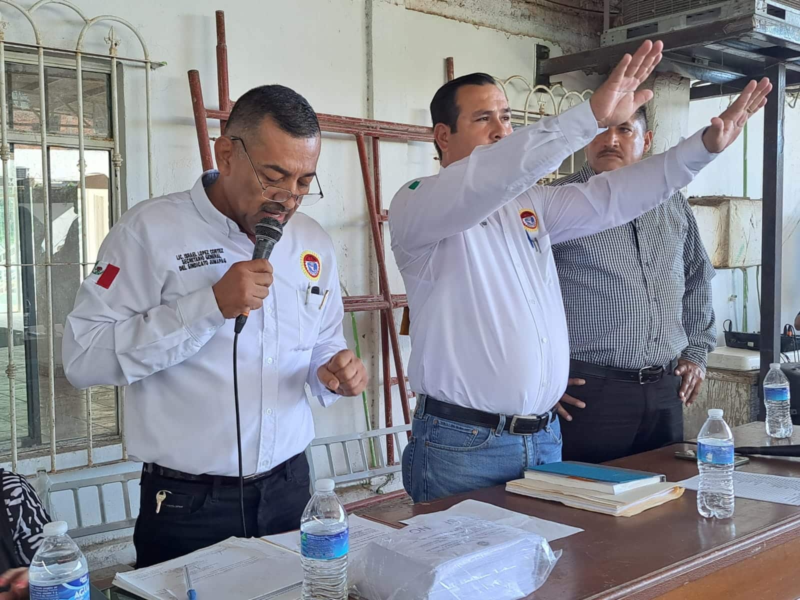 trabajadores sindicalizados de la Junta Municipal de Agua Potable y Alcantarillado de Guasave (Jumapag)