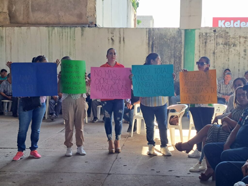 trabajadores sindicalizados de la Junta Municipal de Agua Potable y Alcantarillado de Guasave (Jumapag)