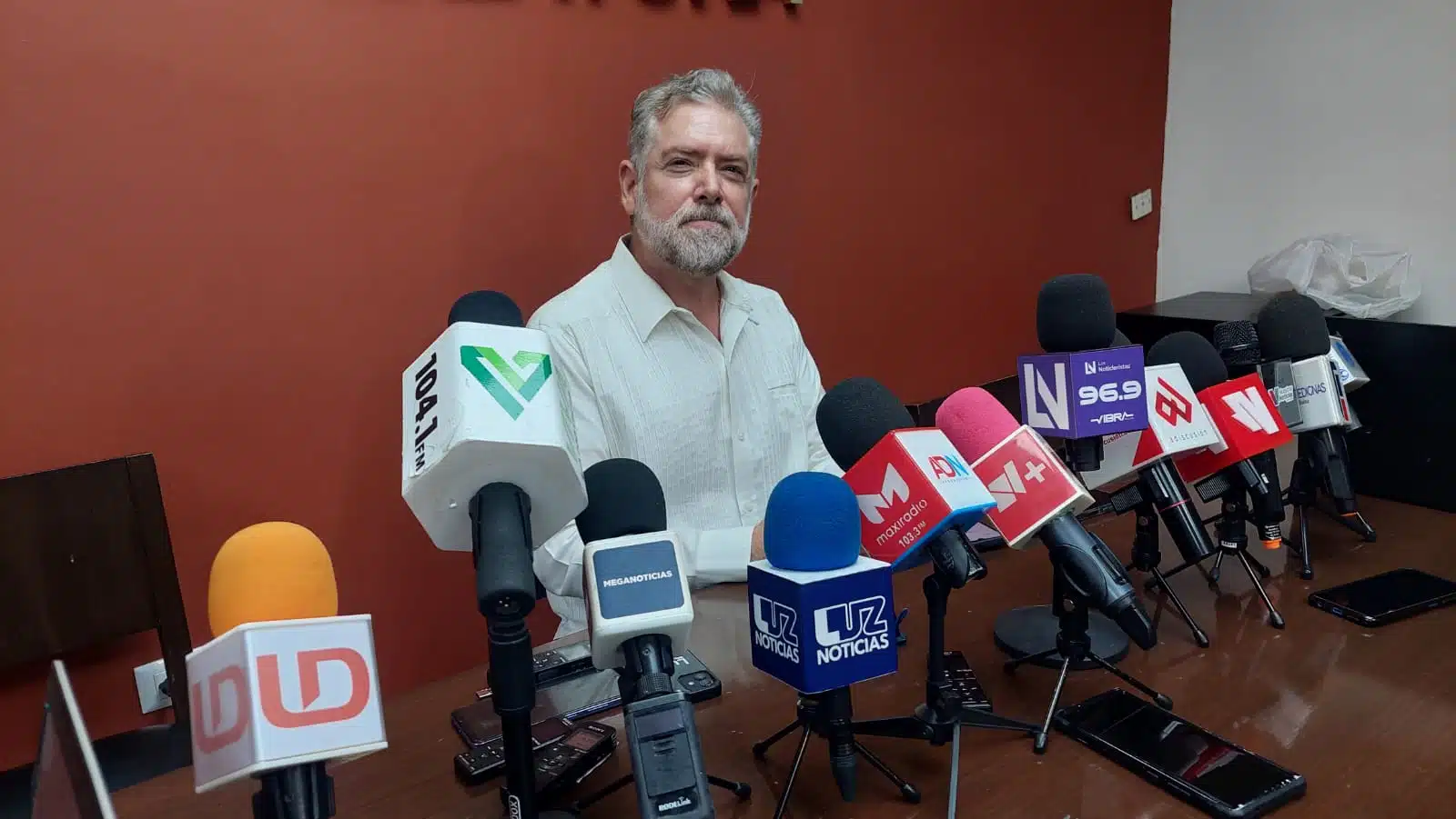 Luis Javier de la Rocha en rueda de prensa