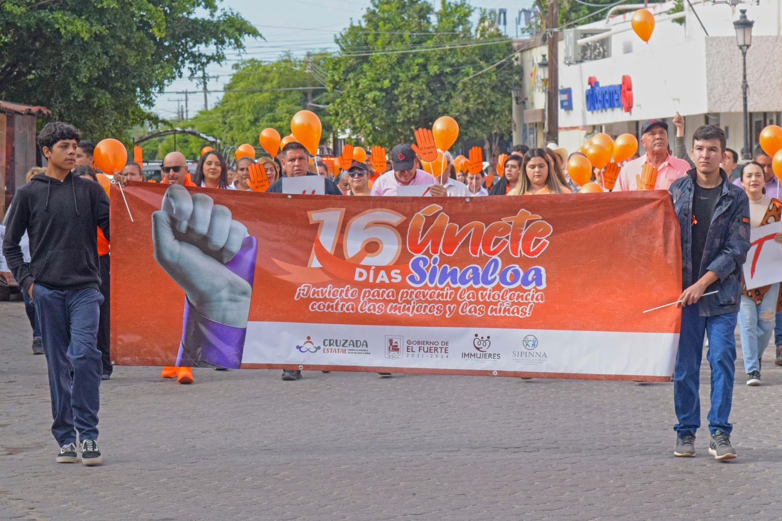 Caminata por campaña de 16 días para prevenir la violencia contra las mujeres y niñas en El Fuerte.