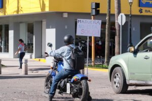 Hombre en moto