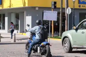 Hombre en moto