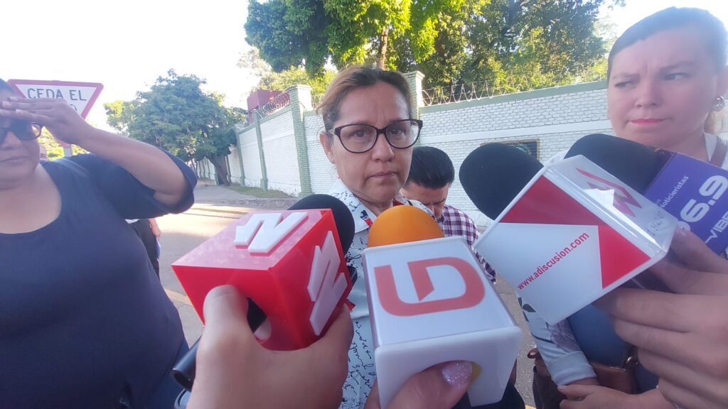 Maestras de preescolar de zonas rurales en entrevista con medios de comunicación en Culiacán