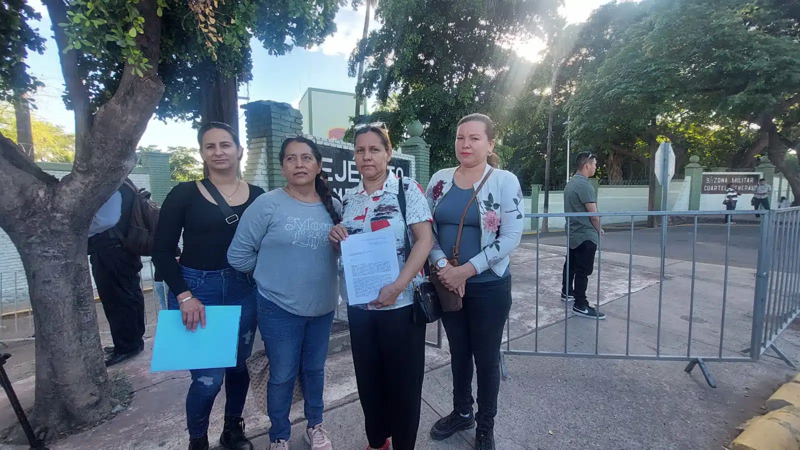 Maestras de preescolar en la Novena Zona Militar en Culiacán