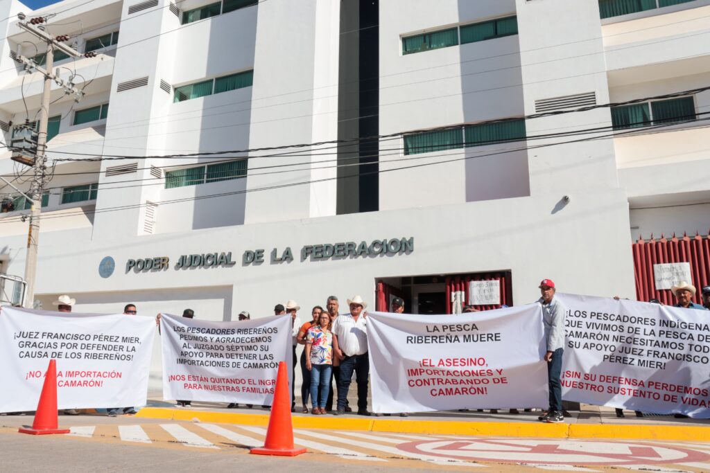 Pescadores ribereños se manifiestan en el juzgado séptimo