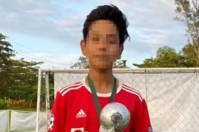 Menor de edad murió en partido de futbol al chocar contra un compañero