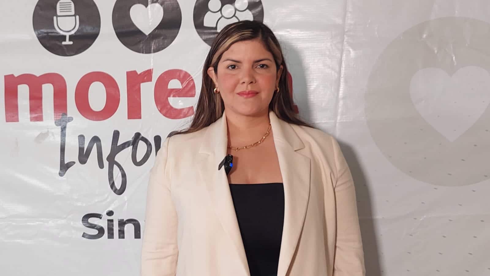 Merary Villegas sonriendo