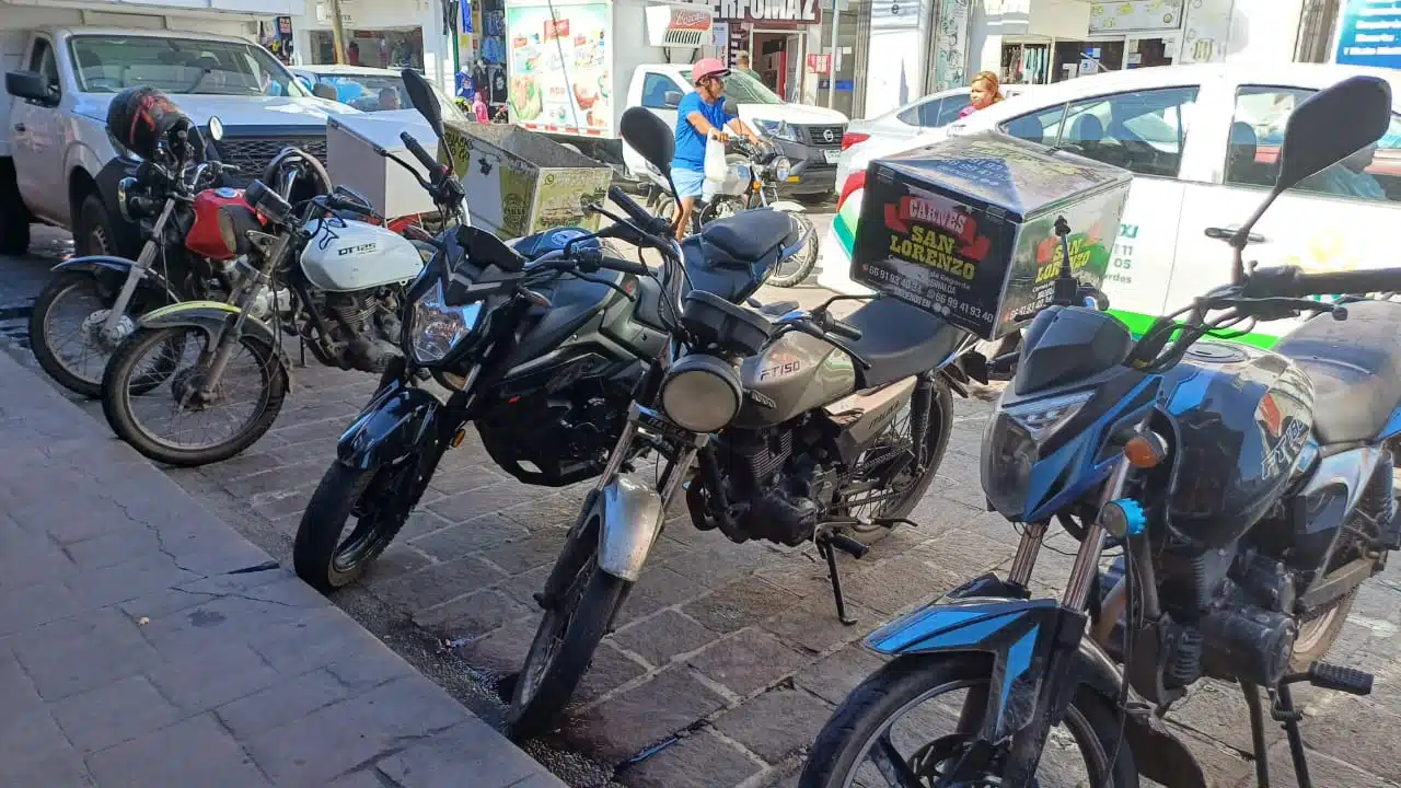 Motocicletas estacionadas en Mazatlán
