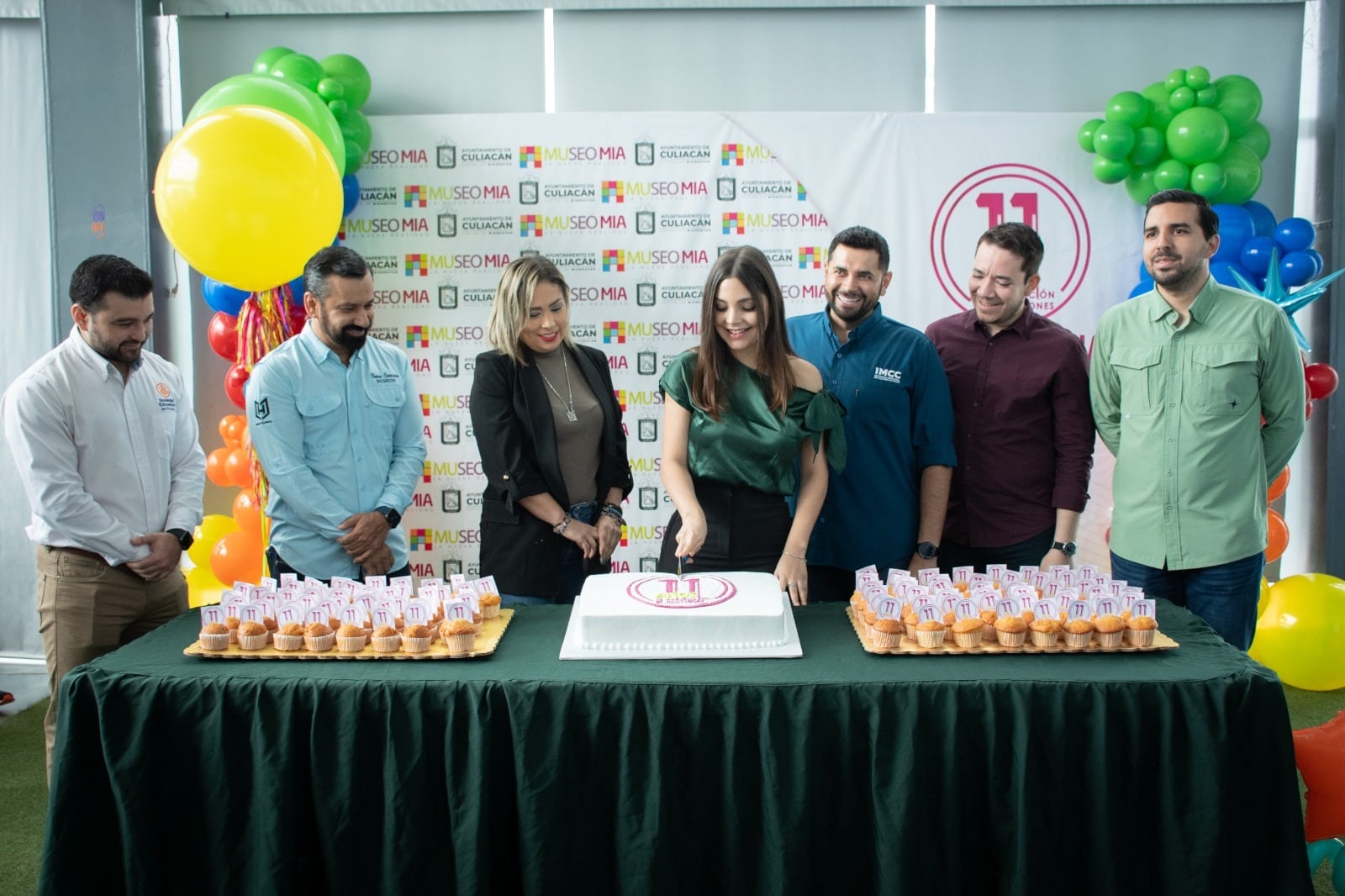 MIA celebró su 11 aniversario con el tradicional corte de pastel y actividades diversas.