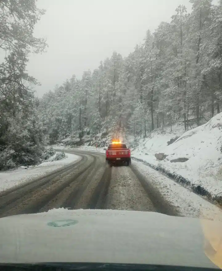 Nieve en la autopista Durango-Mazatlán