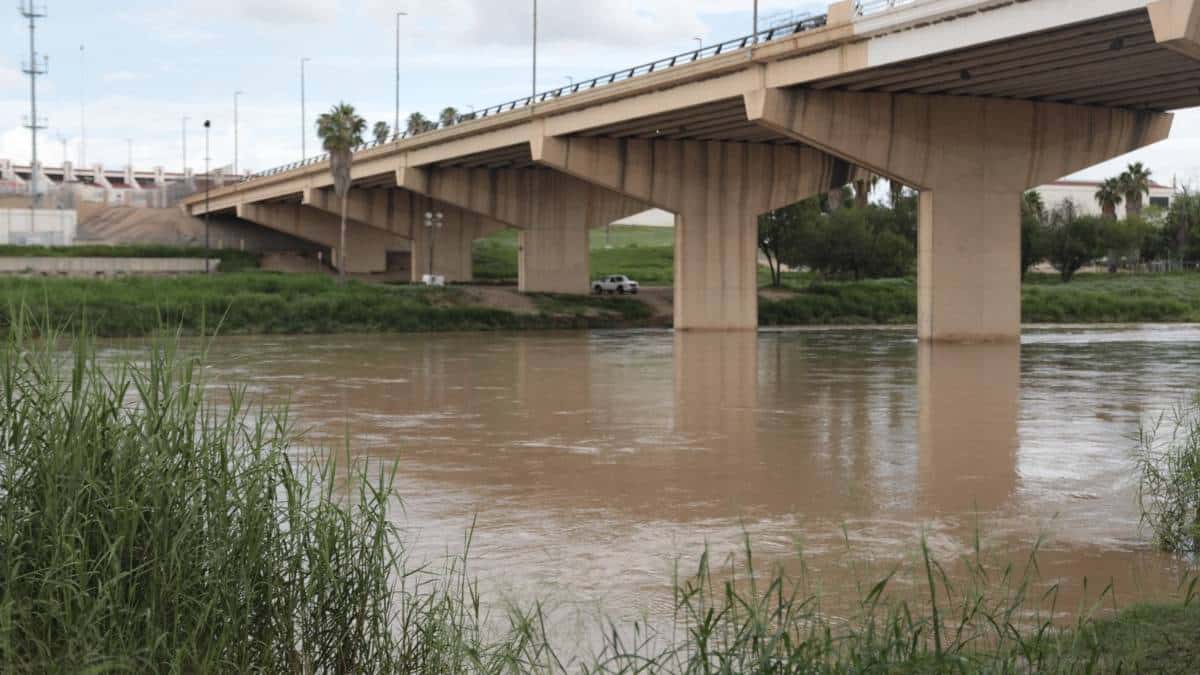 Niño originario de Colombia muere ahogado en el Río Bravo; una niña está desaparecida