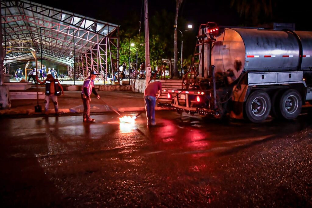 Reparan avenidas deterioradas en Mazatlán.