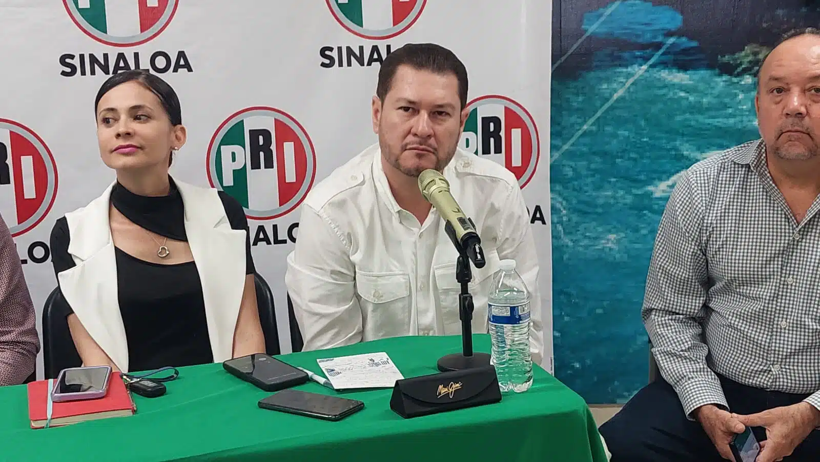 Óscar Valdez López durante rueda de prensa en Culiacán