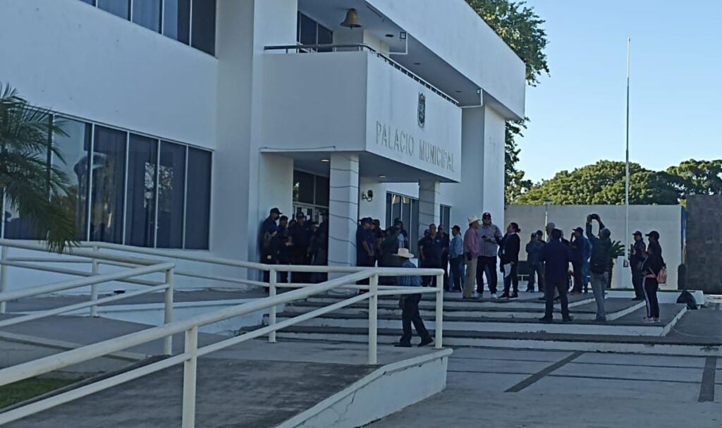 Entrada del palacio municipal de Angostura