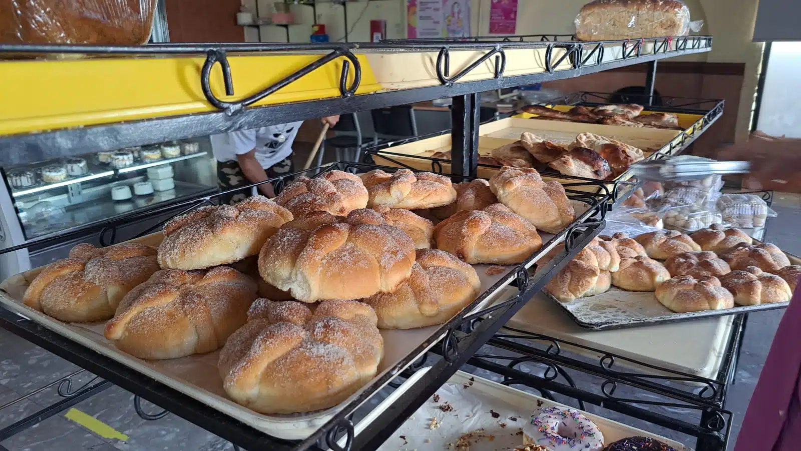 Pan de muerto de la panadería California en Los Mochis