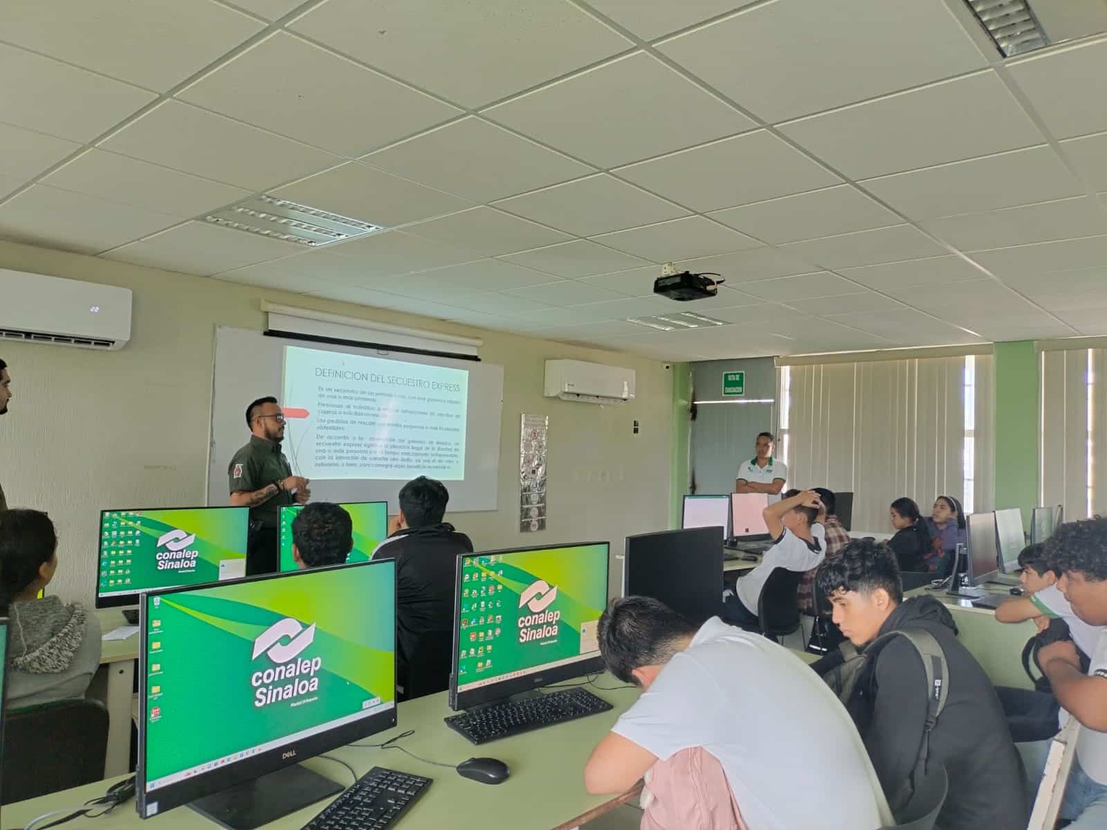 Departamento de Programas Preventivos y la Fiscalía General del Estado, en conferencia con alumnos de Conalep.