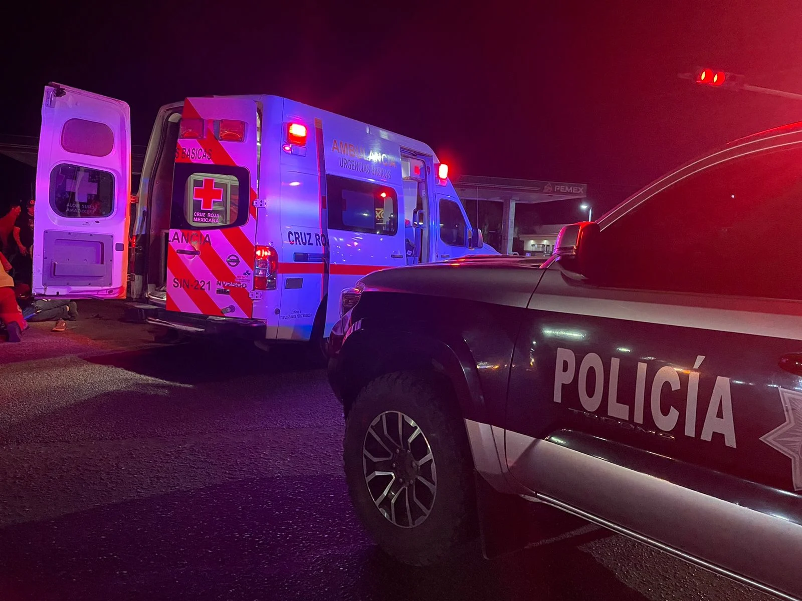 Policía Municipal y ambulancia de la Cruz Roja