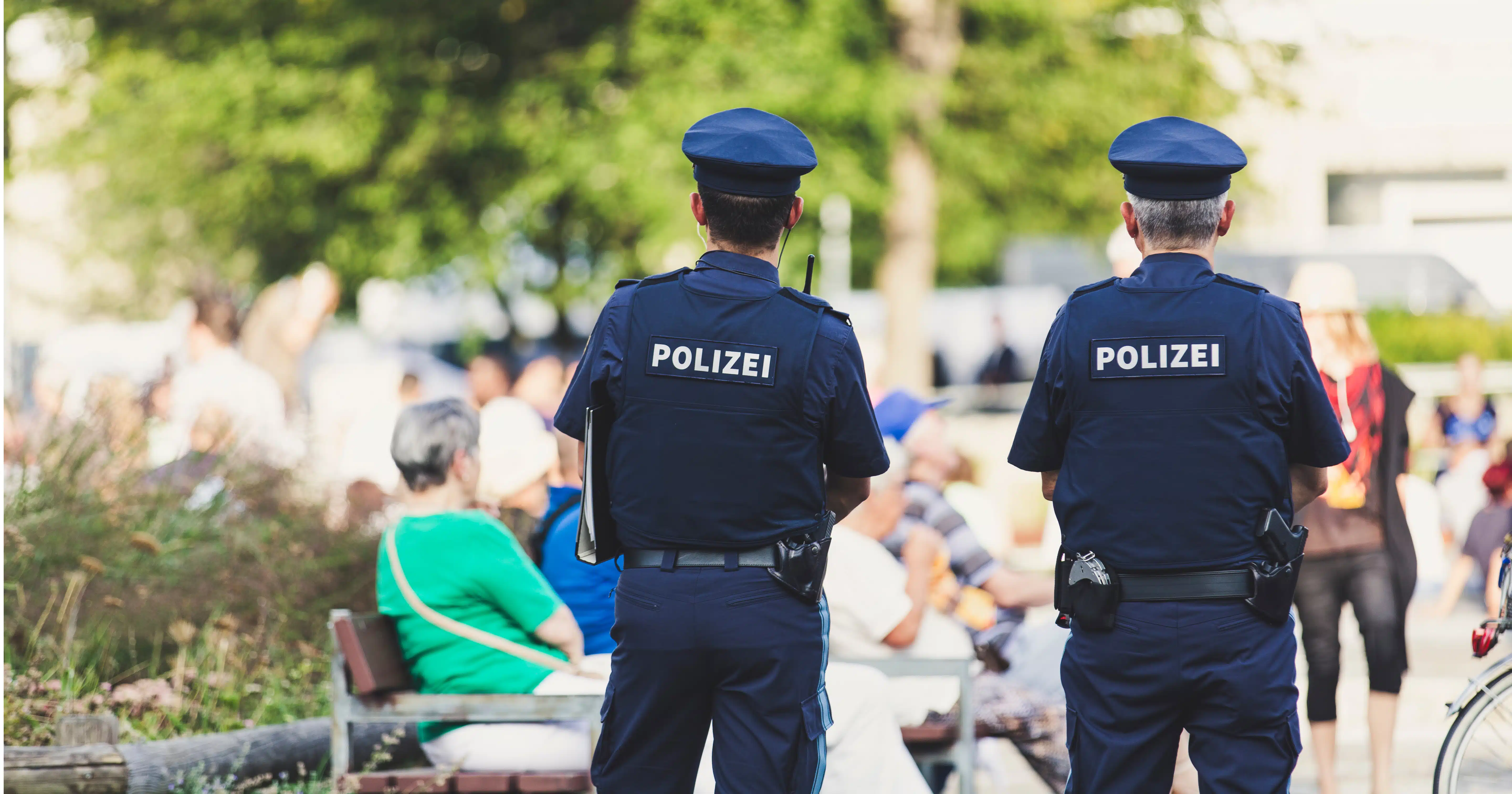 Policía de Alemania vigilan una zona pública