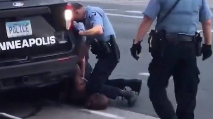 Prohíben a policías de Nueva York aplicar llaves de estrangulamiento