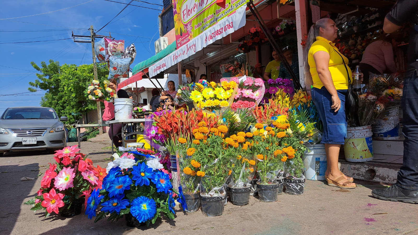 Puesto de flores en Salvador Alvarado.