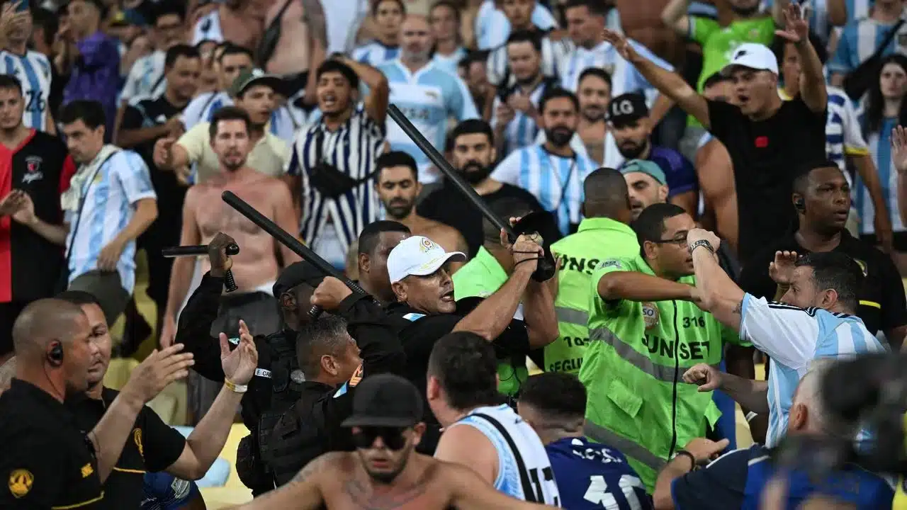 Reportan riña en Maracaná; escuadra de Argentina se retira del campo