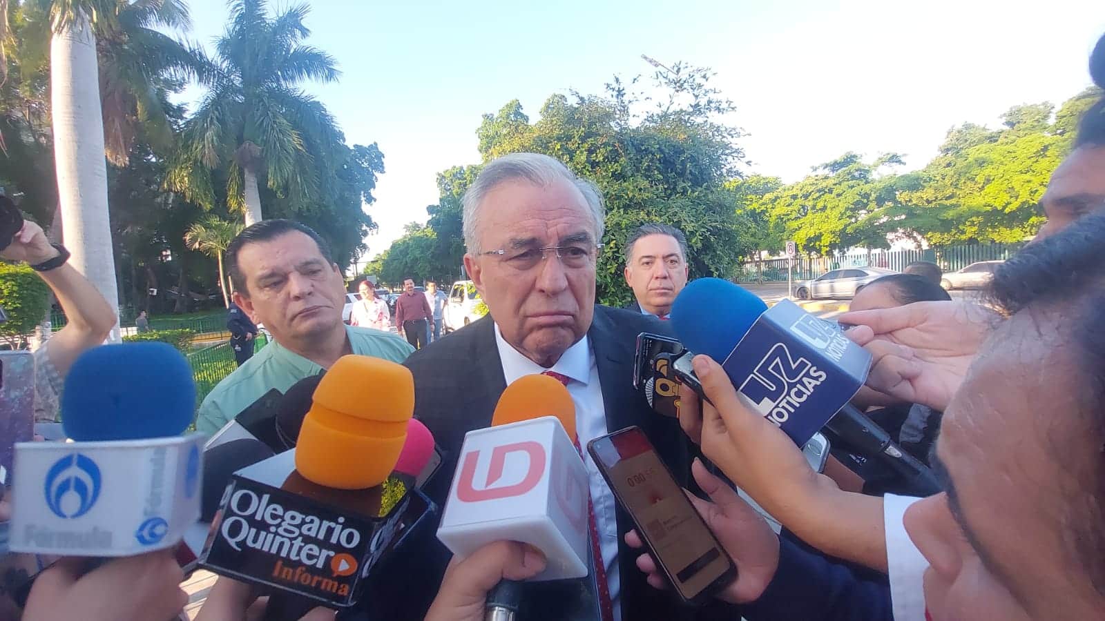 Rubén Rocha Moya con medios de prensa