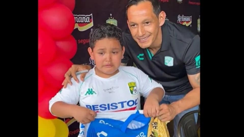 Sebas junto al arquero mazatleco Rodolfo Cota
