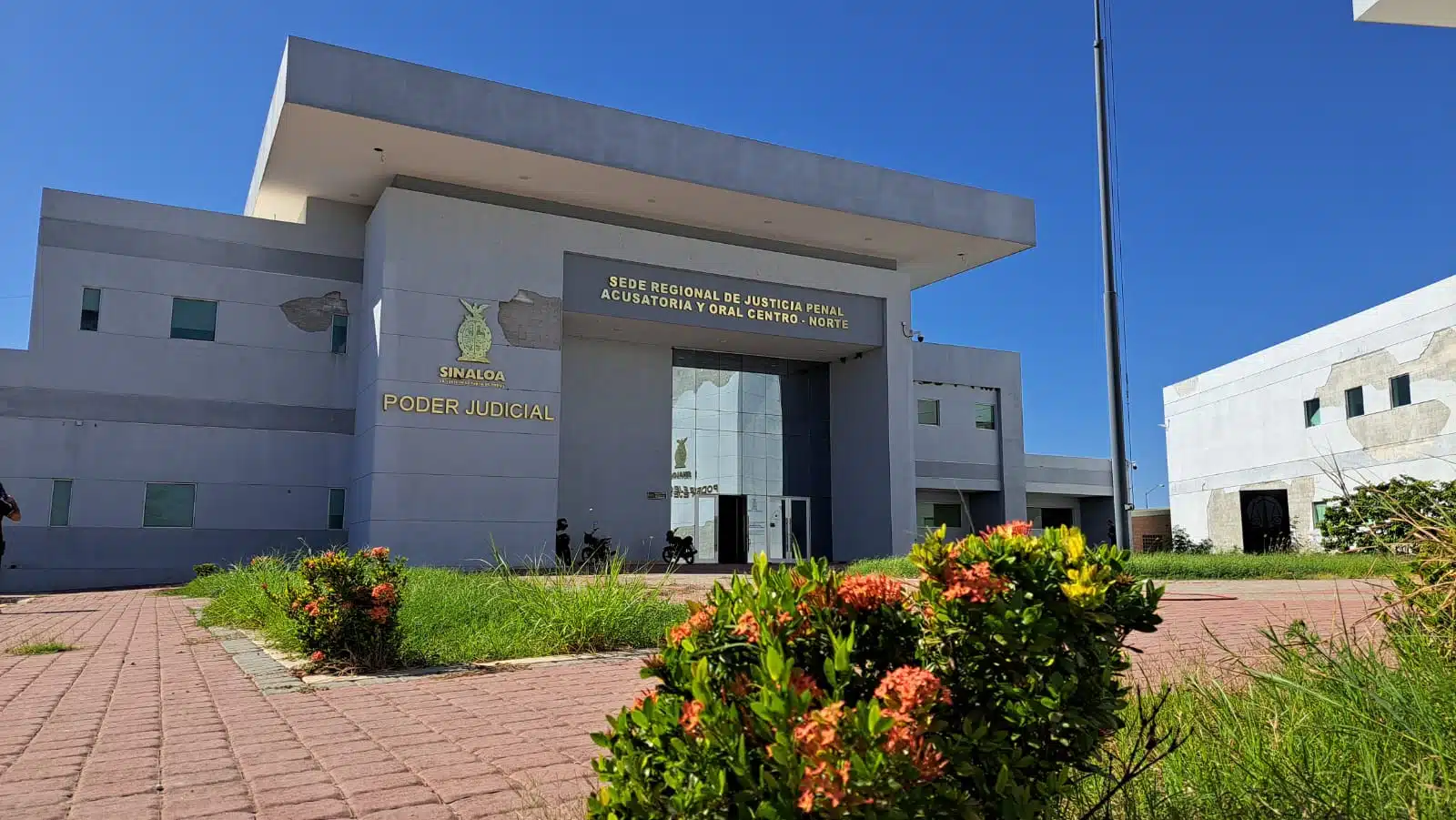 Exterior de la Sede de Justicia Penal Acusatoria y Oral de la Zona Centro Norte