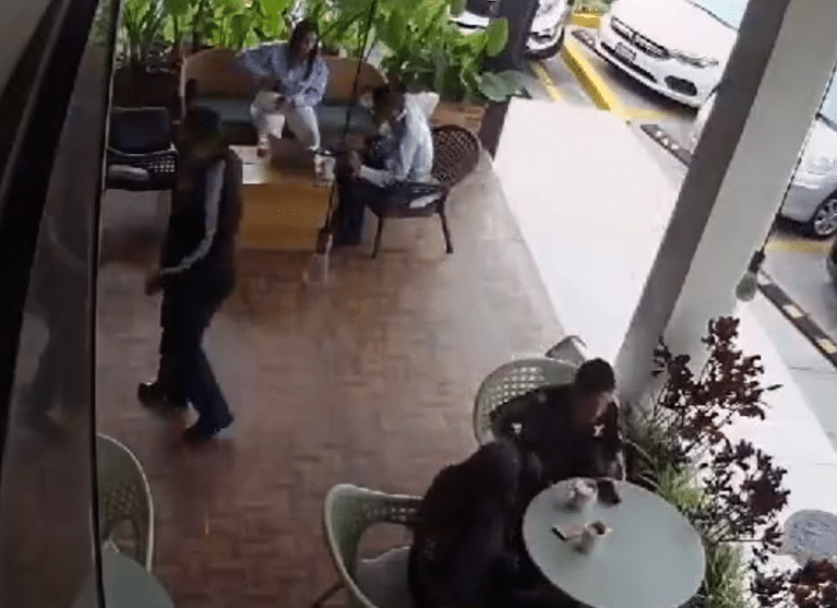Sicarios esperan para matar a jefe policiaco