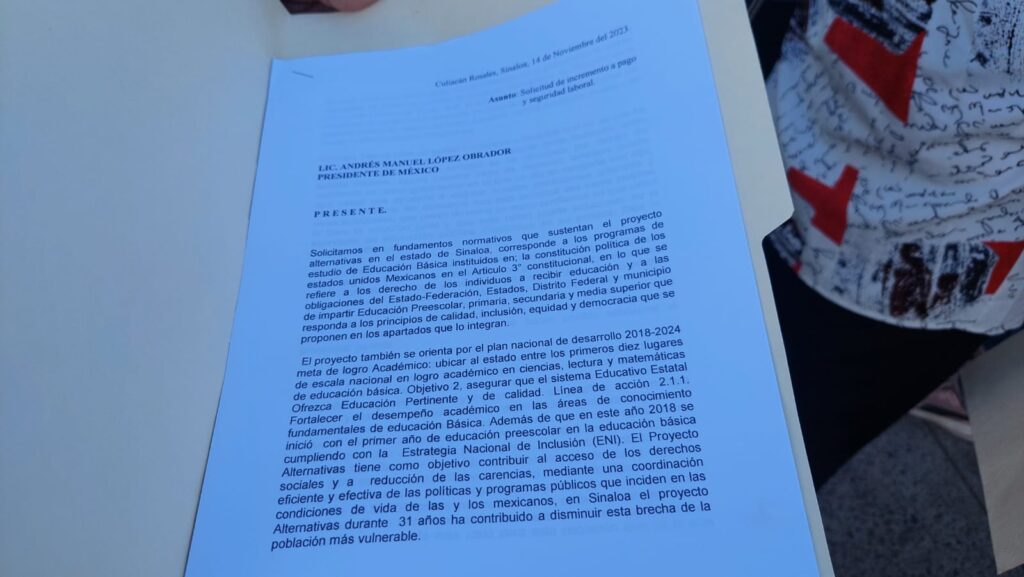 Hoja de solicitud de incremento salarial por parte de maestras de preescolar de zonas rurales de Sinaloa