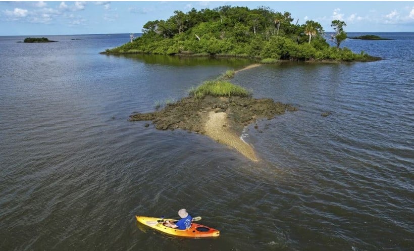 Hombre utilizó ayuda humanitaria por el Covid-19 para comprar una isla privada