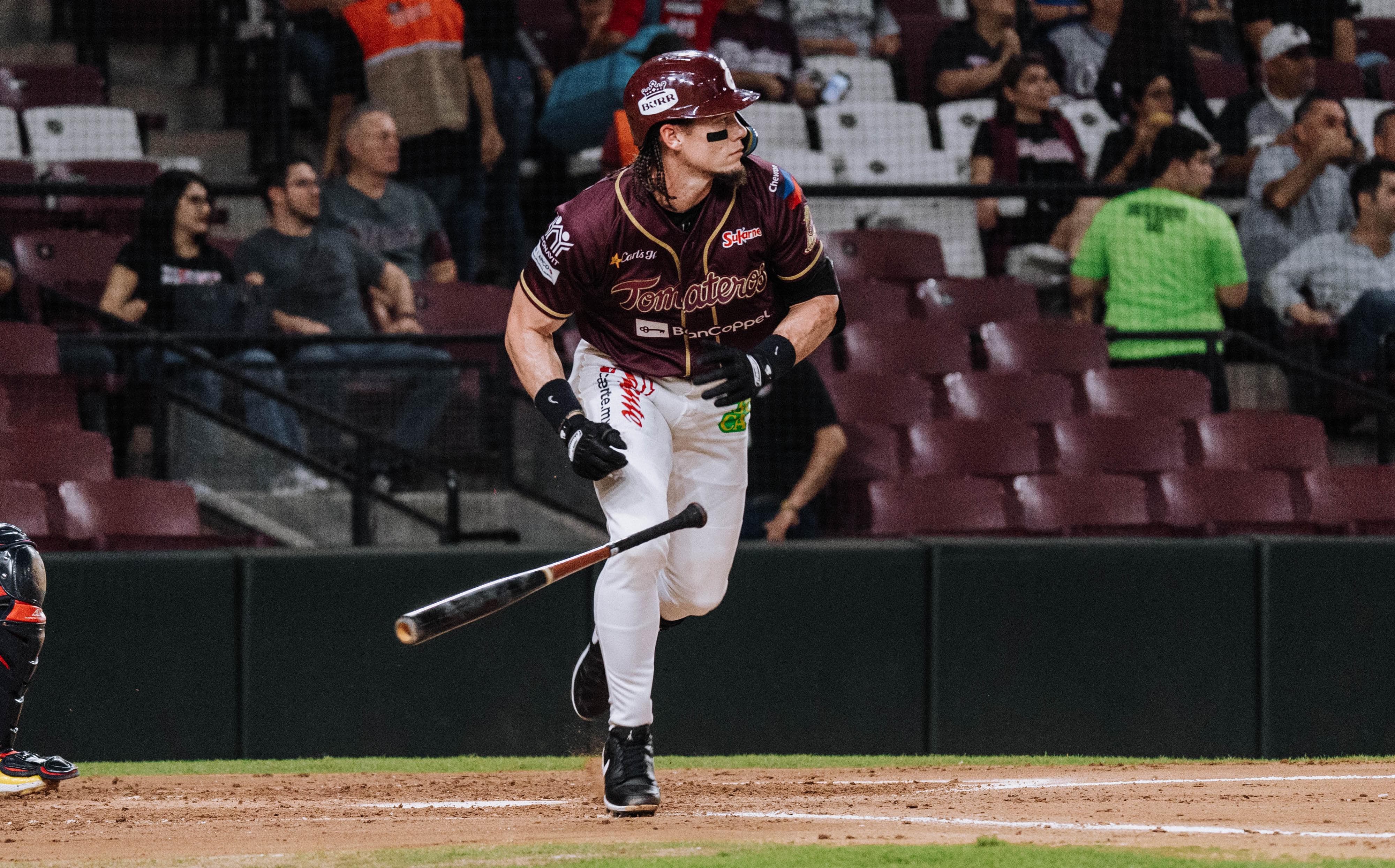 Tomateros de Culiacán derrotó a Mayos de Navojoa.