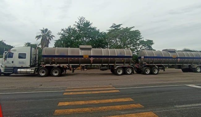Tractocamión con combustible robado