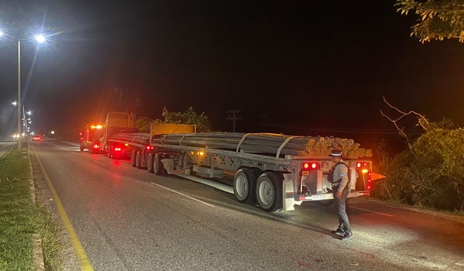 Tractocamión con varilla robada