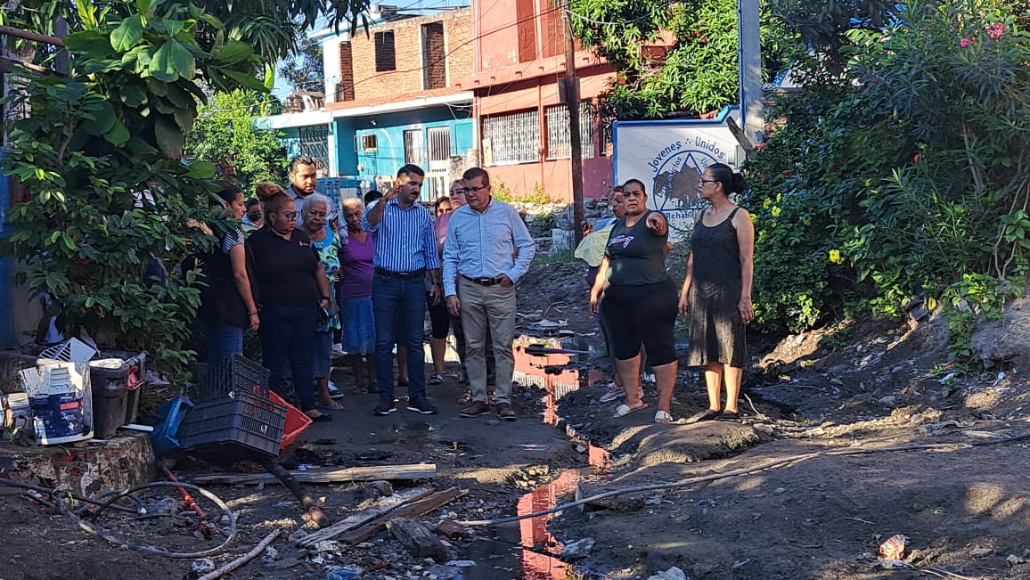 Vecinos del callejón Petróleos de la colonia Klein