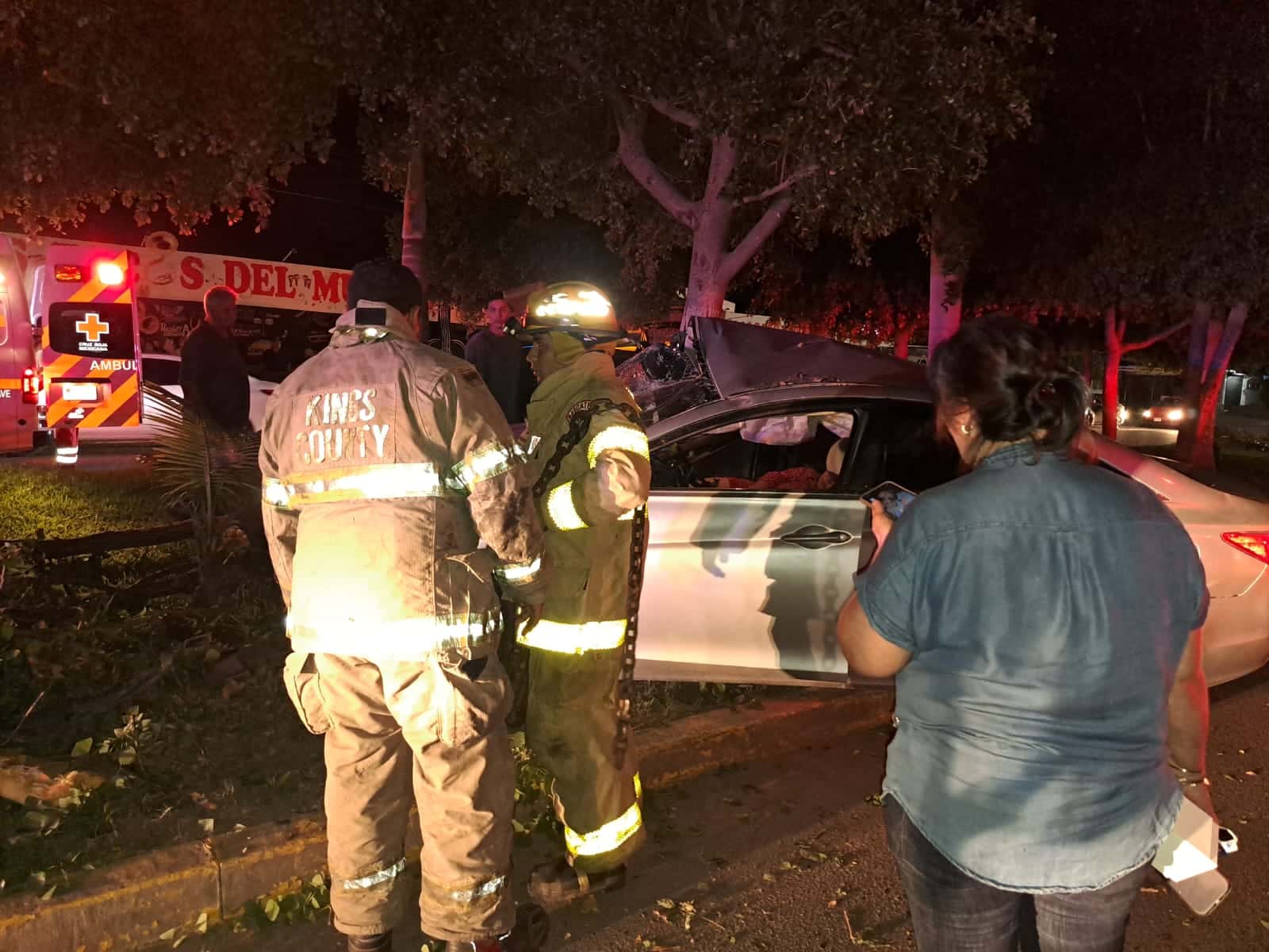 ¡Viven para contarla! Aylin y Berenice sufren aparatoso choque en Guasave; una quedó prensada