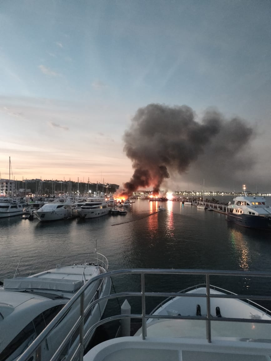 Incendio en Marina Palmira, La Paz